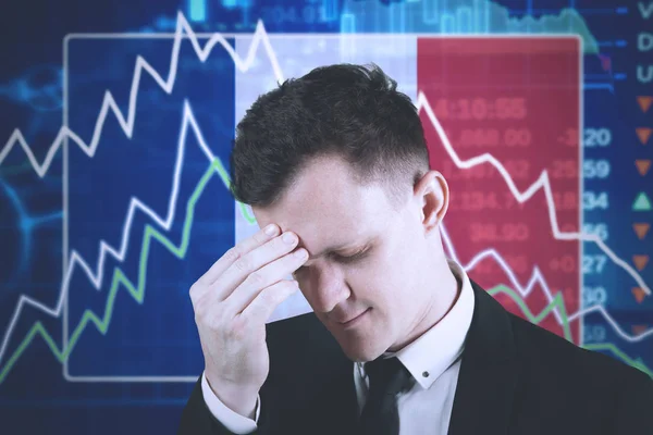 Jovem Gerente Masculino Parece Deprimido Com Gráfico Finanças Declínio Bandeira — Fotografia de Stock