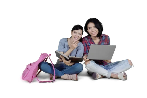 Picture Caucasian Girl Smiling Camera While Learning Her Friend Isolated — Stock Photo, Image