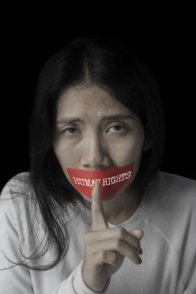 Hilflose Frau Macht Schweigegegeste Den Mund Mit Dem Text Der — Stockfoto