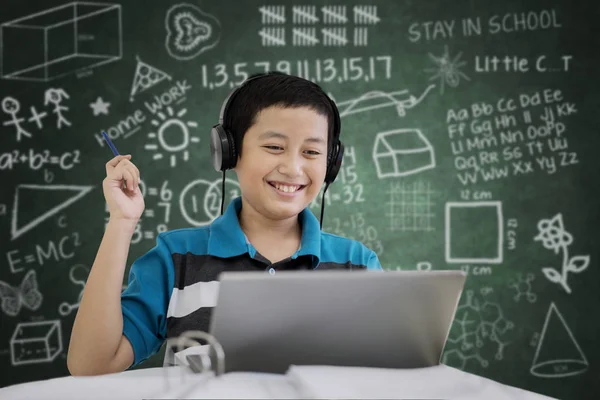 Picture Preteen Student Studying Laptop While Listening Music Classroom Scribbles — Stock Photo, Image