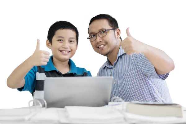 Picture Preteen Student Showing Thumbs His Teacher While Using Laptop — Stock Photo, Image