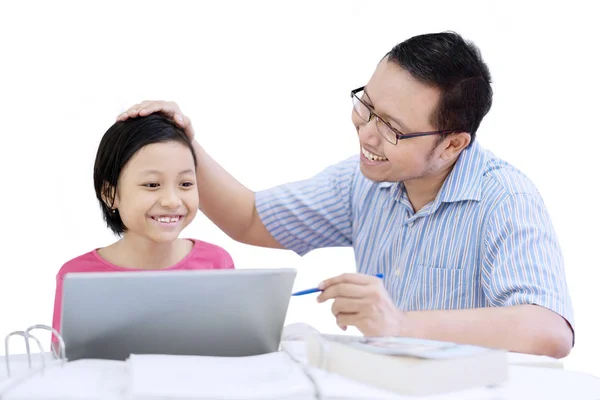 Picture Young Father Praising His Daughter While Studying Together Studio — Stock Photo, Image