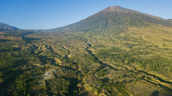 Luftaufnahme Des Schönen Vulkans Rinjani Unter Blauem Himmel Schuss Lombok — Stockfoto