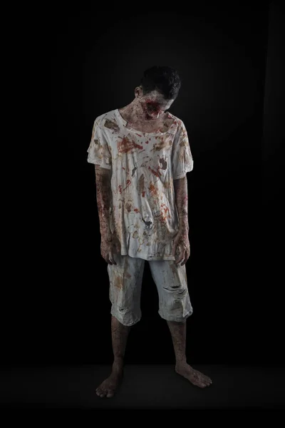 Concept Horreur Halloween Portrait Homme Zombie Effrayant Debout Dans Studio — Photo