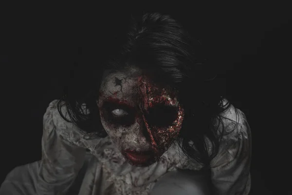 Closeup Horrible Zombie Woman Looking Camera Her One Eye Concept — Stock Photo, Image
