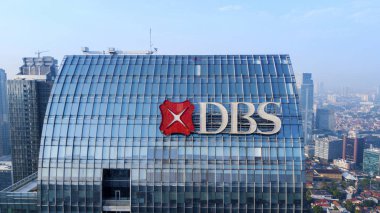 Jakarta - Endonezya. 27 Ağustos 2018: Dbs Güney Cakarta, Endonezya bulunan kule havadan görünümü