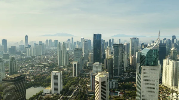 雅加达 印度尼西亚 2018年8月31日 雅加达市中心的鸟瞰图 在早晨的时候有摩天大楼 — 图库照片