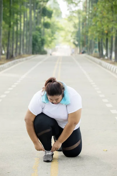 Bild Einer Übergewichtigen Frau Die Zum Joggen Bereit Ist Während — Stockfoto