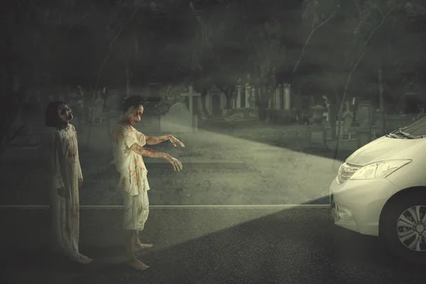 Halloween Horror Koncepció Két Szellemek Megállás Egy Autót Éjszaka Lövés — Stock Fotó