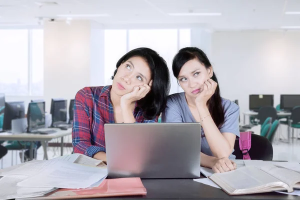 Picture Female College Students Studying Together While Daydreaming Classroom — Stock Photo, Image
