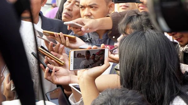 Jakarta Indonesia Septiembre 2018 Reporteros Multitudinarios Registran Respuesta Sandiaga Uno — Foto de Stock