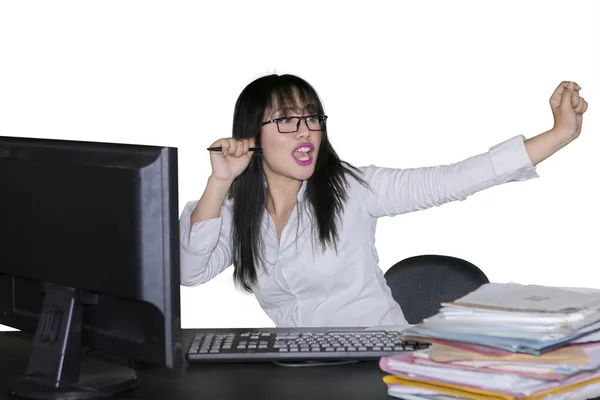 Empresária Alegre Expressando Seu Sucesso Dançando Com Computador Documentos Mesa — Fotografia de Stock