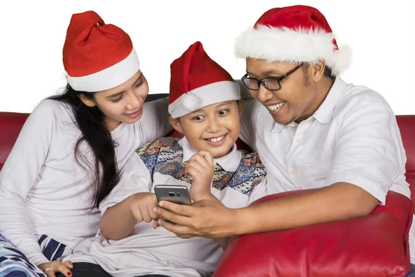 Foto Van Jonge Ouders Met Hun Zoon Zitten Elkaar Tijdens — Stockfoto