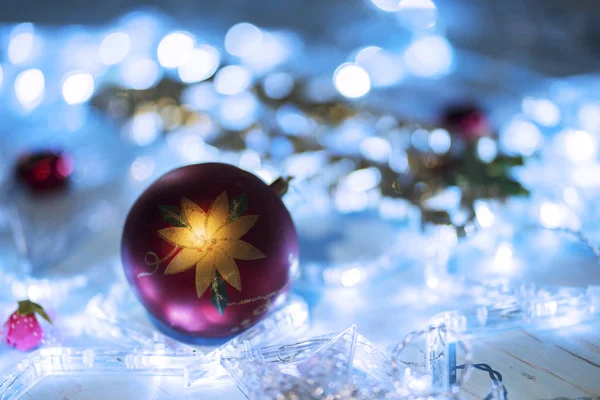 Close Christmas Ball Ornament Table Christmas Light Blur Background — Stock Photo, Image