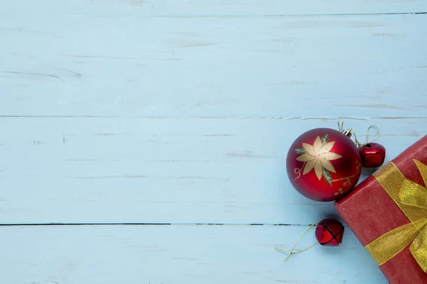 Vista Superior Bola Natal Sinos Caixa Presente Com Espaço Cópia — Fotografia de Stock