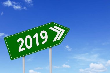 Ok yukarı sayılarla 2019 mavi gökyüzü altında yeşil bir tabela görüntü şeklinde