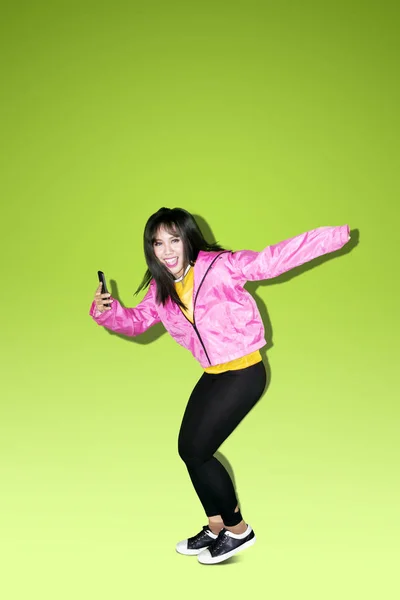 Portrait Female Street Dancer Holds Smartphone While Dancing Studio Green — Stock Photo, Image