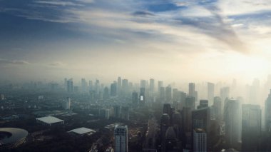 Jakarta - Endonezya. 12 Ekim 2018: Jakarta Skyline sabah zaman kirli hava havadan görünümü