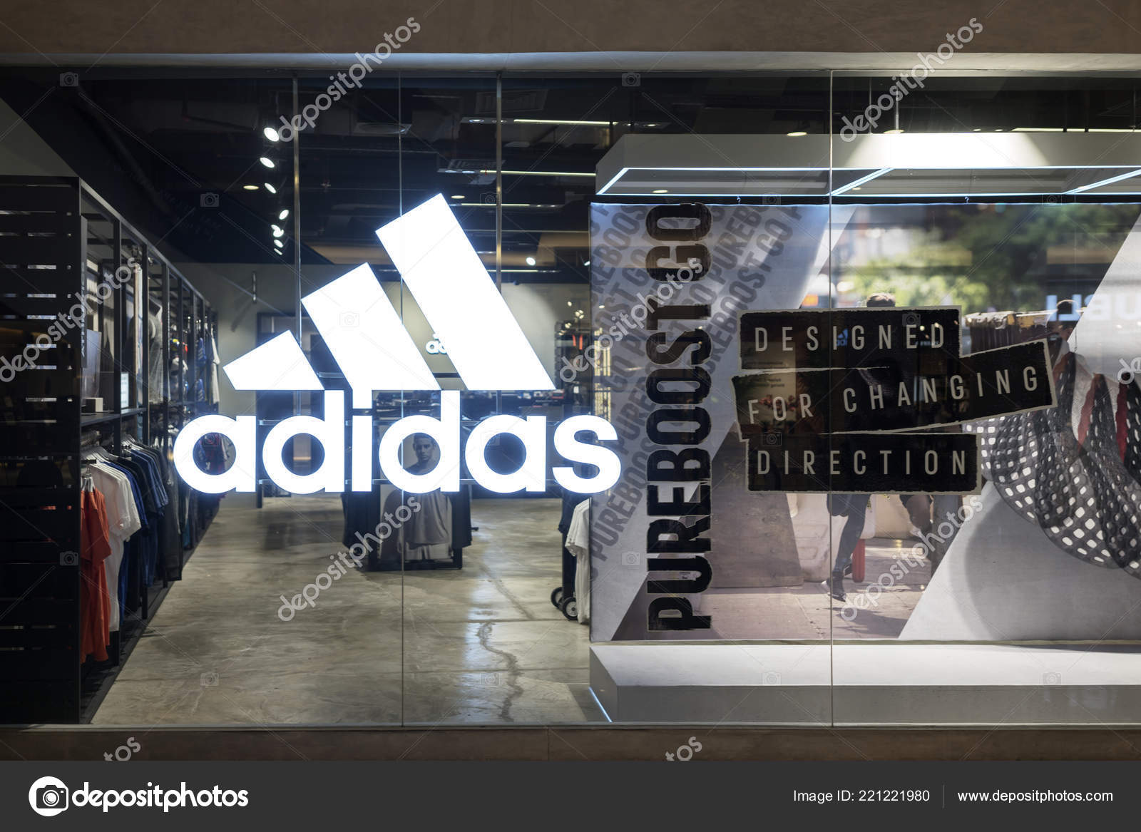 Adidas fotos de de sin royalties | Depositphotos