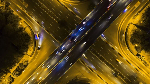 ジャカルタ インドネシア 2018 歩道橋有料道路と道路のインターチェンジの夜のトラフィックの空中写真 — ストック写真