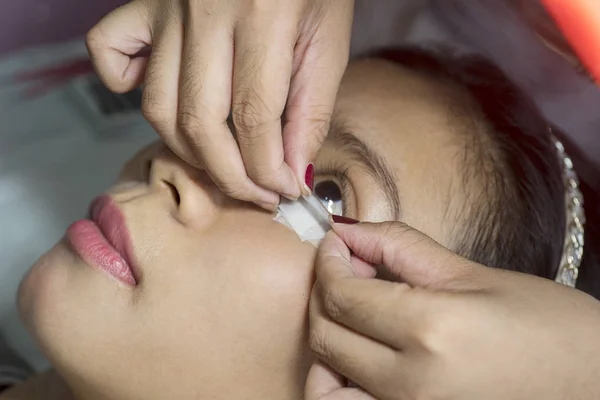 Primo Piano Della Donna Asiatica Pronta Trattamento Estensione Delle Ciglia — Foto Stock