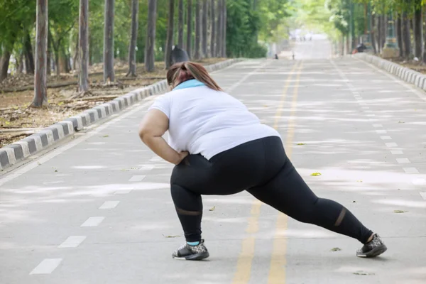 Rear View Overweight Woman Stretching Her Legs Doing Workout Road — Stock Photo, Image