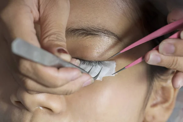 Young Woman Getting Artificial Lash Treatment Beauty Salon — Stock Photo, Image
