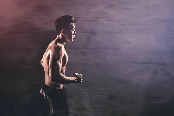Seitenansicht Eines Sportlichen Jungen Mannes Bei Laufübungen Studio — Stockfoto