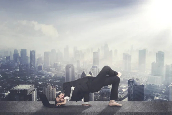 Image Young Asian Businesswoman Using Laptop While Wearing Ballet Shoes — Stock Photo, Image