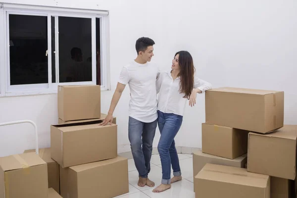 Portrait Young Asian Couple Standing Stack Cardboard Boxes New House — Stock Photo, Image