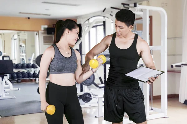 Image Asian Woman Assisted Her Trainer While Doing Workout Dumbbells — Stock Photo, Image