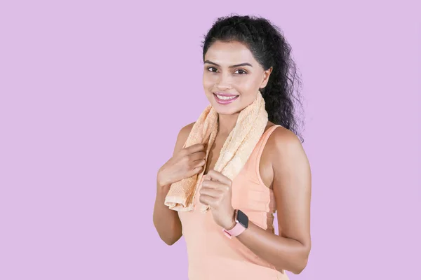 Bild Einer Glücklichen Frau Trägt Sportbekleidung Während Sie Studio Mit — Stockfoto