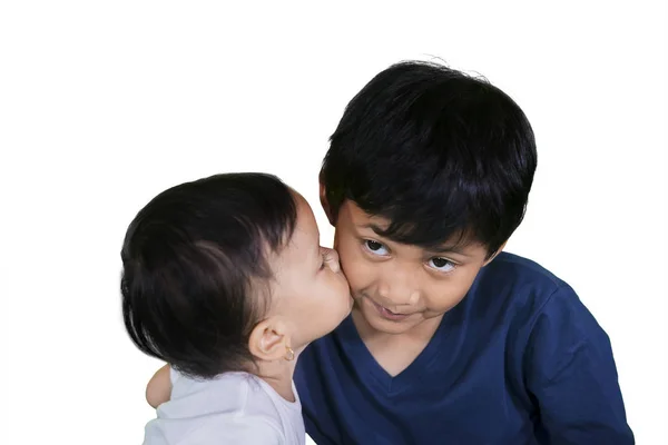 Close Baby Girl Kissing Her Brother While Playing Together Studio — Stock Photo, Image