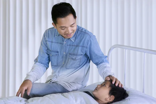 Portrait Little Boy Visited His Father While Lying Bed Shot — Φωτογραφία Αρχείου