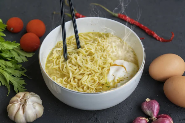 Close Boiled Noodle Mixed Egg Bowl Seasoning Table — Stock Photo, Image