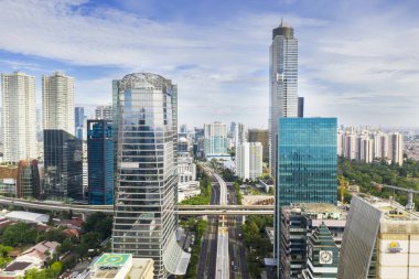 Jakarta - Endonezya. 18 Şubat 2019: Jakarta merkezi iş bölgesinde yüksek binaların havadan görünümü