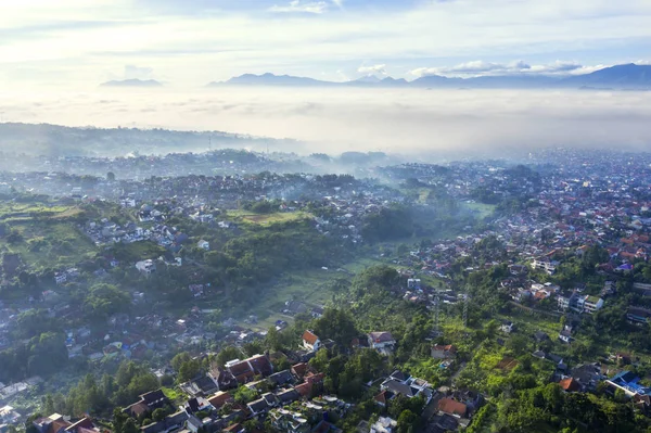 Drone Widok Wiejski Dom Mgliste Rano Mieście Bandung West Java — Zdjęcie stockowe