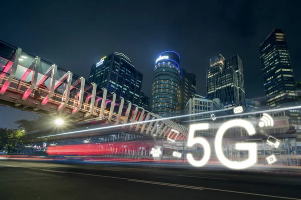 5 g ağ konseptiyle hızlı veri transferi