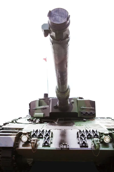 Старый военный танк с броней в мастерской — стоковое фото