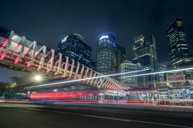 Sudirman karayolu ile yeni yaya köprüsü