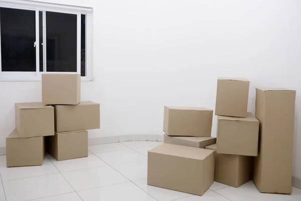 Packed cardboard boxes into a new house — Stock Photo, Image