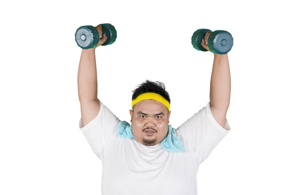Asian fat man lifting two dumbbells on studio — Stock Photo, Image