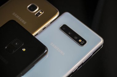 Farklı tipte renkli Samsung Smartphone