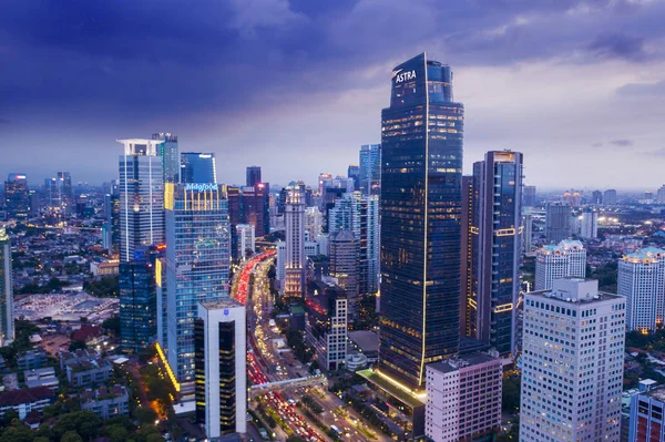 Hermoso paisaje urbano de Yakarta con rascacielos modernos —  Fotos de Stock