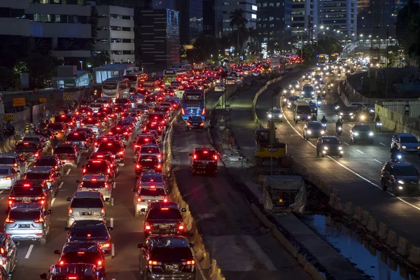 Jakarta City gece zaman yoğun trafik — Stok fotoğraf