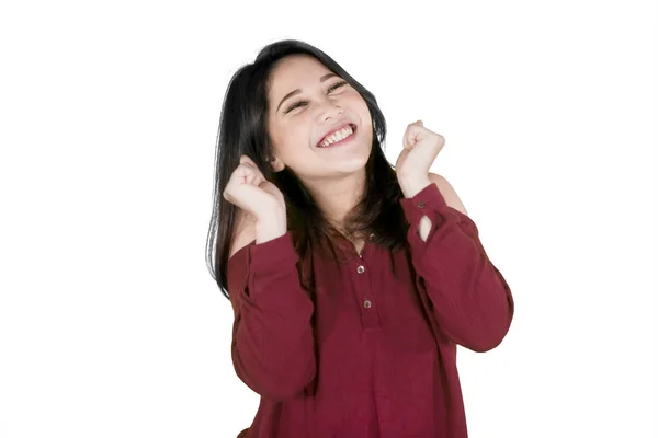 Menina bonita expressando feliz no estúdio — Fotografia de Stock