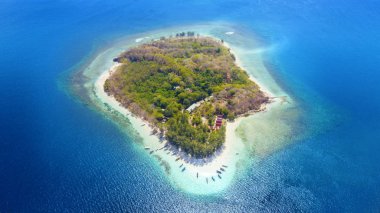 Aquamarine su ile Gili Rengit ada