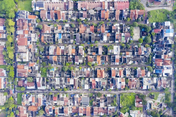 Barrio residencial lleno de gente en Bandung — Foto de Stock