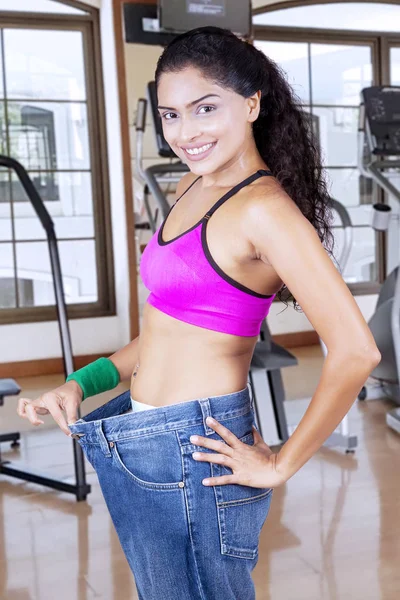 Happy woman wears loose pants in gym center — Stock Photo, Image