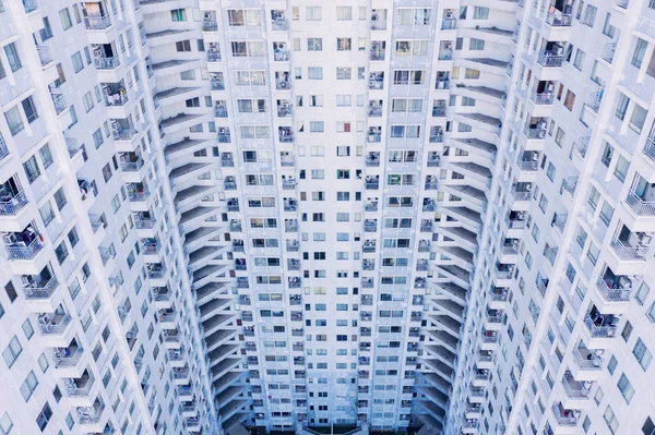 Modern appartementencomplex met balkons — Stockfoto